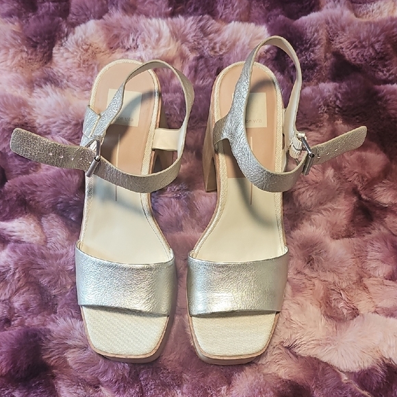 Elegant Silver Strap Sandals - Picture 1 of 5